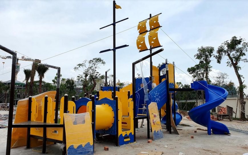 Tiến độ xây dựng dự án nhà phố Verosa Park Quận 9 chủ đầu tư Khang Điền. Khu vui chơi trẻ em tại công viên